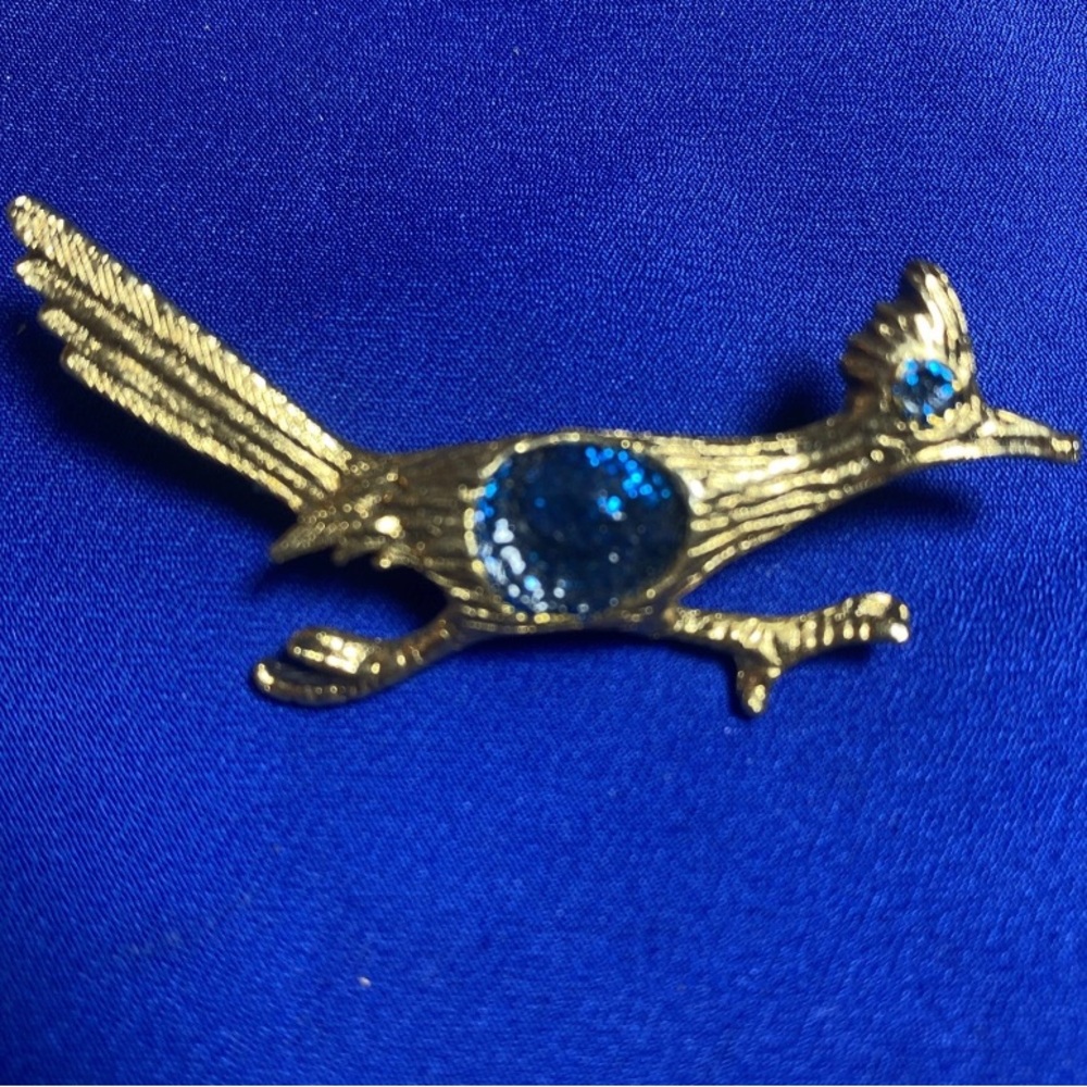 VINTAGE Gold Tone Roadrunner Bird Brooch Blue Rhinestone Figural Pin 2.25”